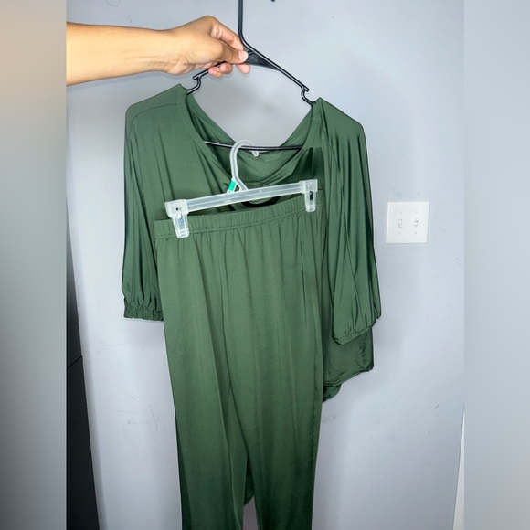 Two Piece Green Off the Shoulder Set - Picture 1 of 4